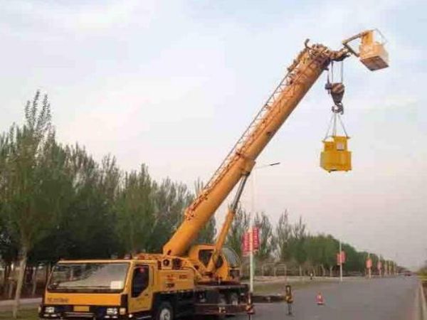 猇亭区吊车租赁电话_300吨吊车出租，承接各种其中吊装工程